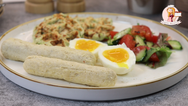 Простой рецепт домашних куриных сосисок с сыром