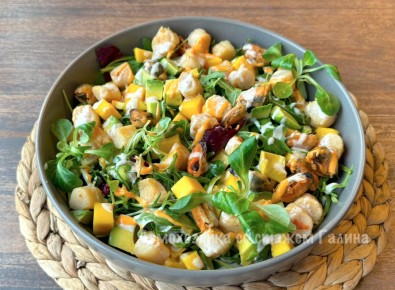 Создайте свой идеальный салат: морепродукты с тропическим акцентом