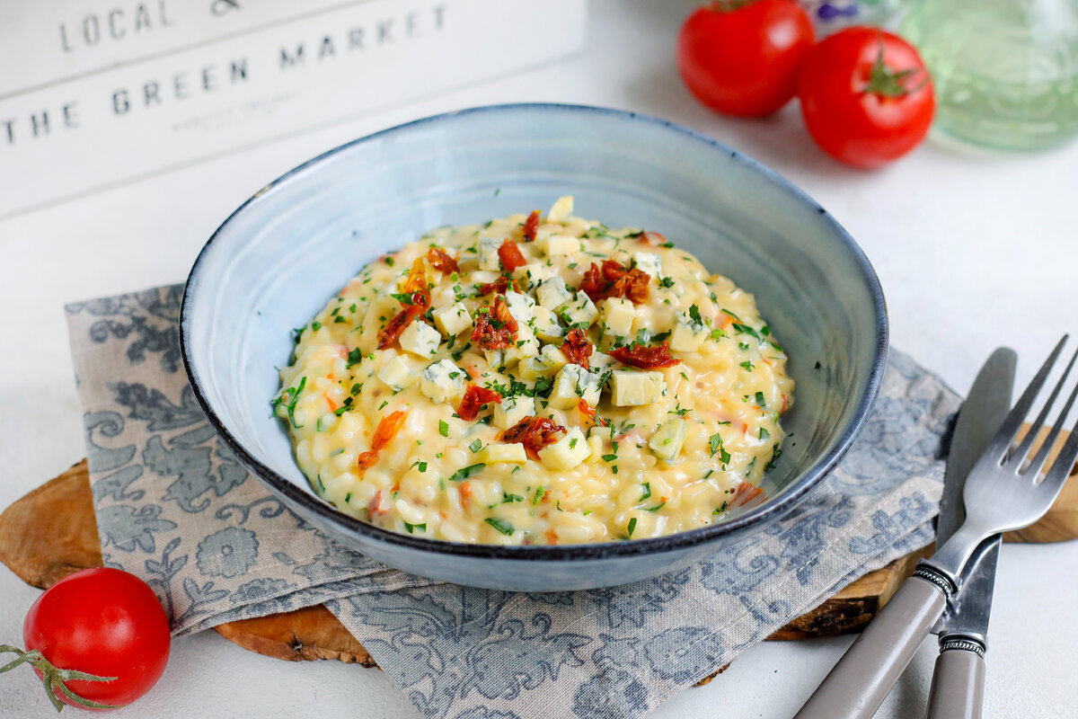 Сливочное ризотто с вялеными томатами и голубым сыром: Домашний уют на тарелке