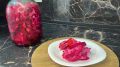 Хрустящая маринованная капуста со свеклой: безупречная закуска для любого стола