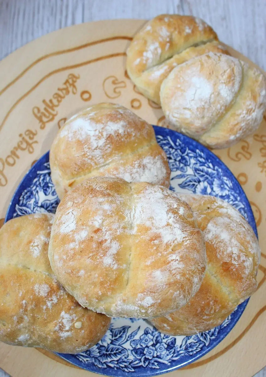 Кулинарный уют: Как приготовить воздушные хлебные булочки без опары