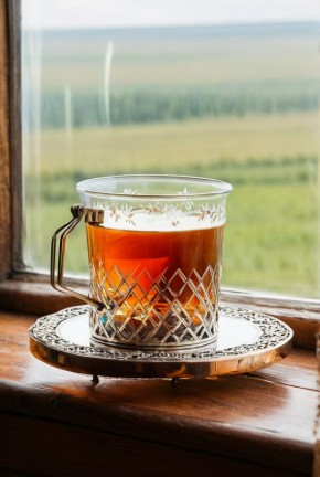 Стеклянный подстаканник: от утилитарного предмета до стильного элемента интерьера