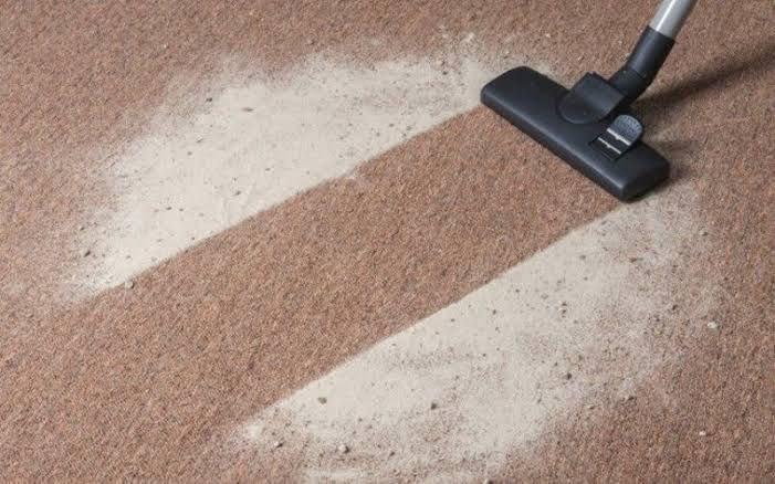 Как сода превращает старый ковер в новый без химии