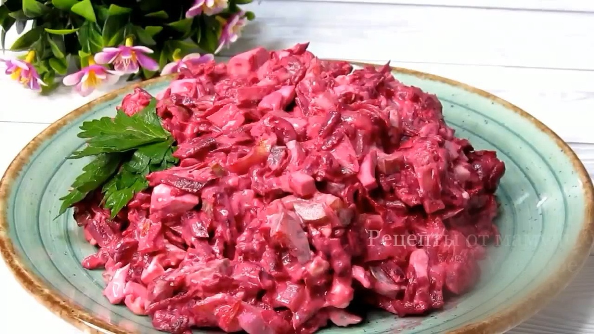 Салат со свёклой, который исчезает за считанные минуты