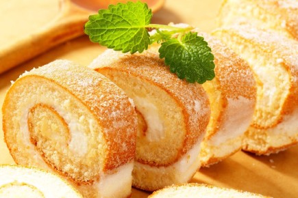 Нежный фруктовый рулет по бабушкиному рецепту