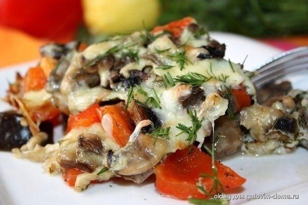 Ароматные запечённые баклажаны с грибами и перцем: простая и вкусная идея