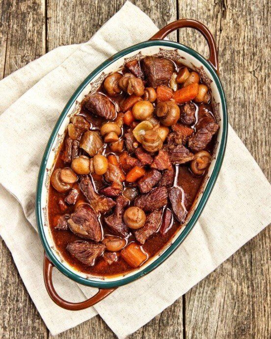 Восхитительная говядина с грибами в красном вине