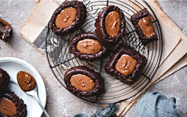 Простые и вкусные домашние шоколадные конфеты с пралине и рисом