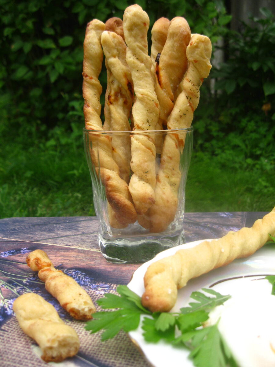 Необычные хлебные палочки: как приготовить итальянские гриссини с сыром и травами