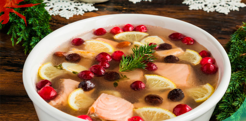 Необычное заливное из красной рыбы с клюквой