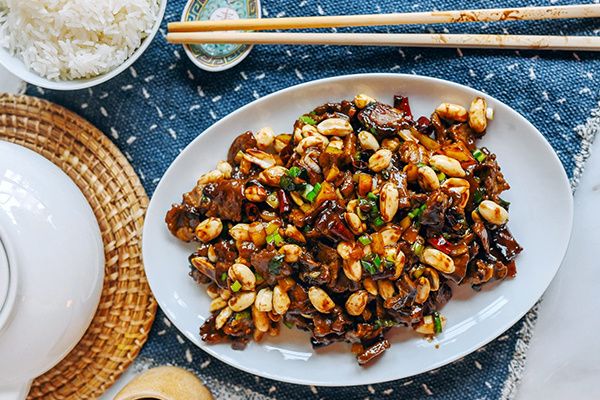 Кунг Пао с говядиной: хрустящая комбинация для любителей острого