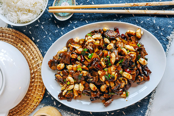 Кунг Пао с говядиной: хрустящая комбинация для любителей острого