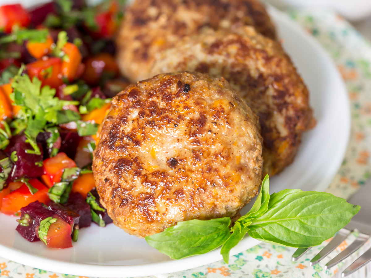 Сочные котлеты для всей семьи: баланс вкуса и экономия