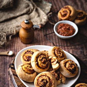 Вкусные рулетики вместо пиццы: быстрый и экономный рецепт