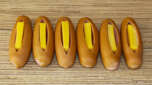 Сосиски с сыром в слоеном тесте: вкусный и быстрый перекус для всей семьи