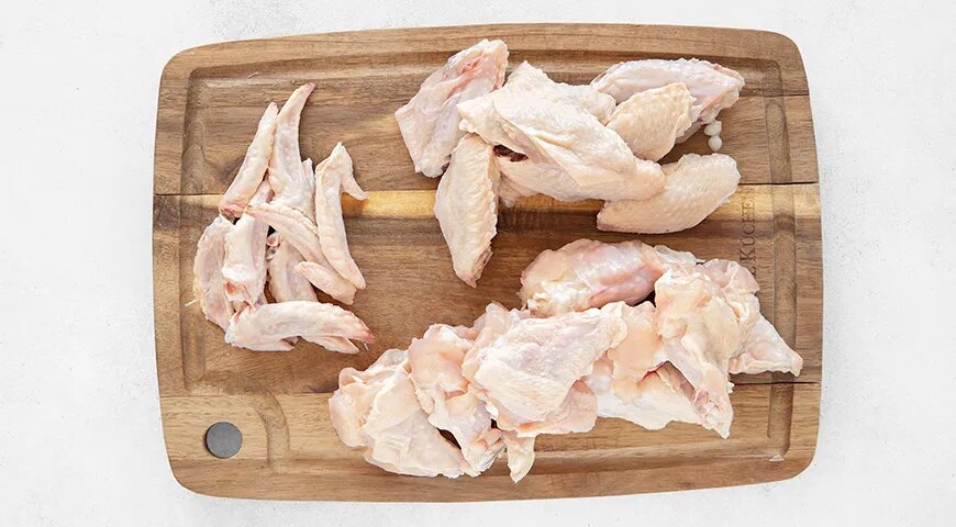 Куриные крылья с картошкой в духовке: пошаговый рецепт для всей семьи