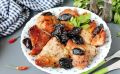 Запеченная свинина с черносливом: сочное и ароматное угощение