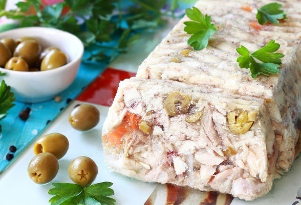 Куриный зельц с оливками: идеальное угощение на каждый день и праздничный стол