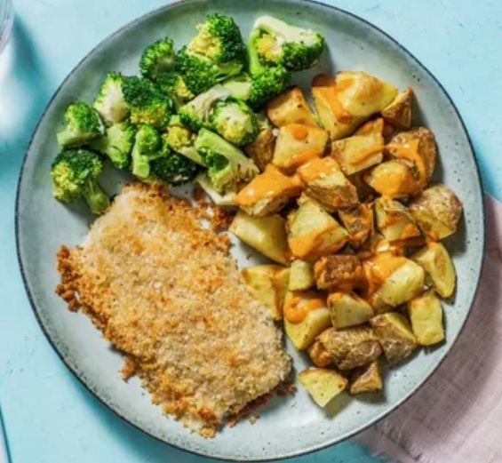 Нежный хек, запечённый с картофелем и зеленью — простой рецепт на каждый день