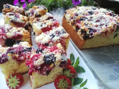 Пирог с ягодами: нежный десерт для весеннего настроения