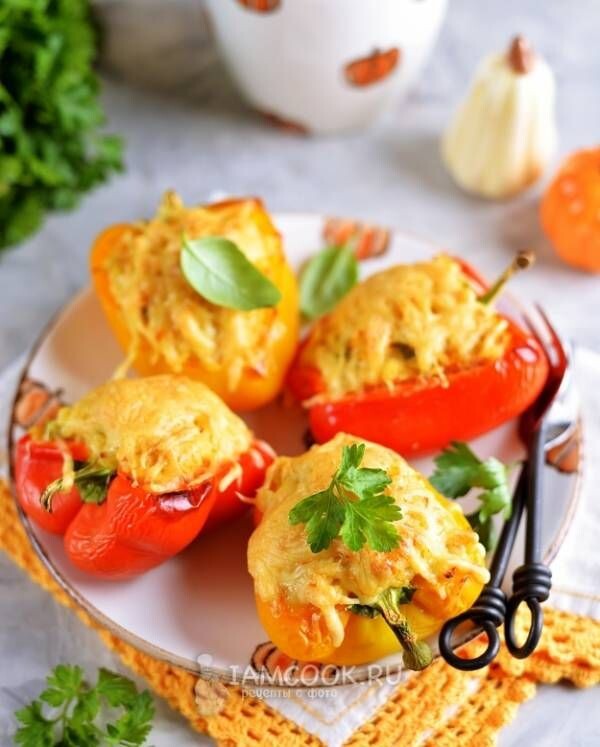 Фаршированные перцы с курицей и булгуром: сбалансированное блюдо для здоровья и вкуса