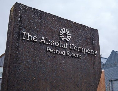 Снижение выручки Pernod Ricard: как слабый спрос в США и Китае влияет на бизнес