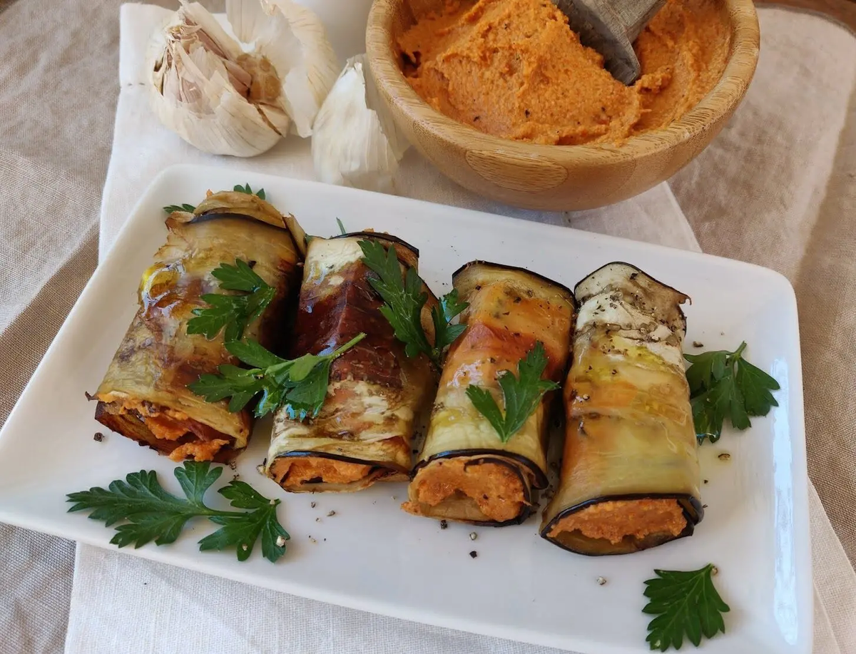 Необычные рулетики из баклажанов: идеальное решение для летнего стола