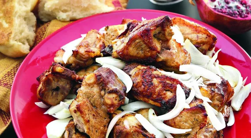 Шашлык по-мирзаански: как приготовить мясной деликатес на летнем пикнике