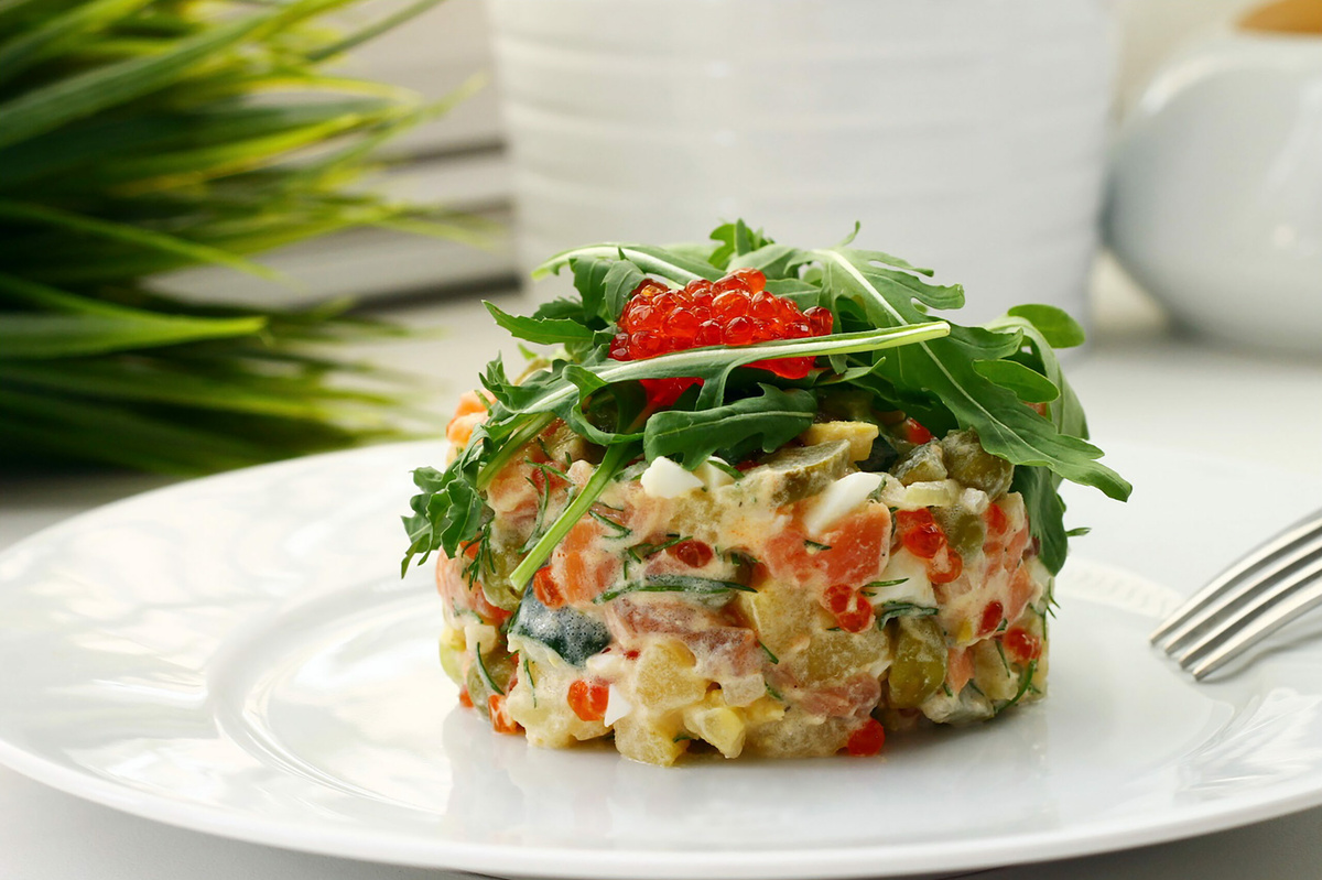 Петербургским жителям рекомендуют исключить классические новогодние салаты