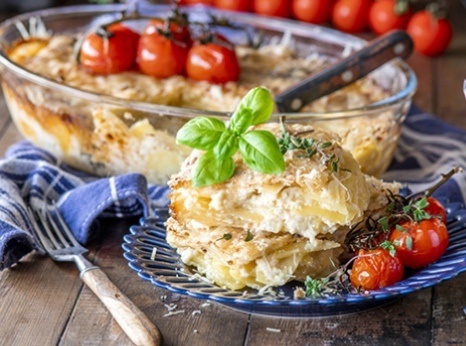 Гратен из картофеля и творога: вкусное сочетание с подпечёнными томатами