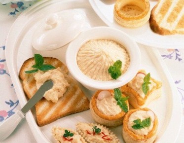 Необычные кростини с тунцом: идеальная закуска для вечера