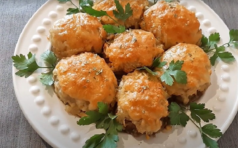 Запечённый фарш с луком и сыром: сытный ужин для всей семьи