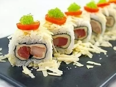 Как приготовить вкусный ролл с семгой и креветками