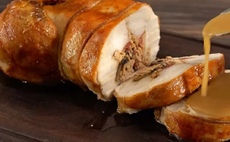 Современный куриный рулет с креветками: необычный рецепт для домашнего ужина