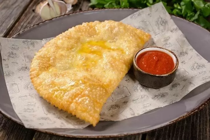 Чебурек: Как этот деликатес завоевал сердца советских граждан