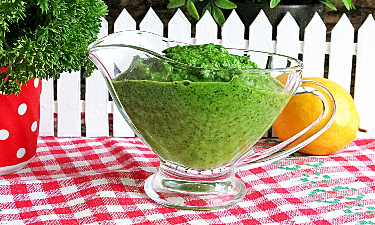 5 чудесных рецептов зеленых соусов к мясу, рыбе и салатам