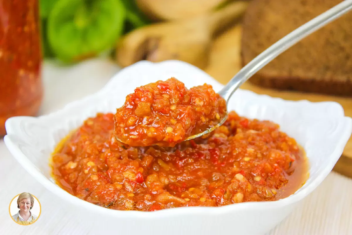 Идеальный рецепт аджики с баклажанами: яркое аккомпанемент к вашим блюдам