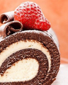Нежный шоколадный рулет Буше де Ноэль с кремом из маскарпоне