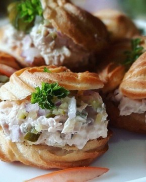 Вкусная закуска с тунцом: идеальное угощение для торжества