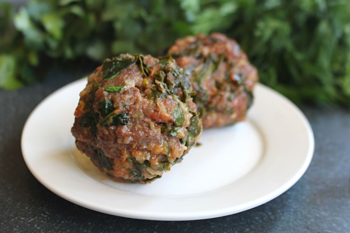 Простые и вкусные тефтели с овсяными хлопьями и шпинатом