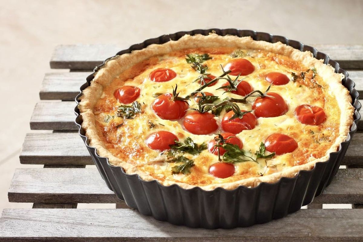 Вкусный киш с лососем и сливками: пошаговый рецепт